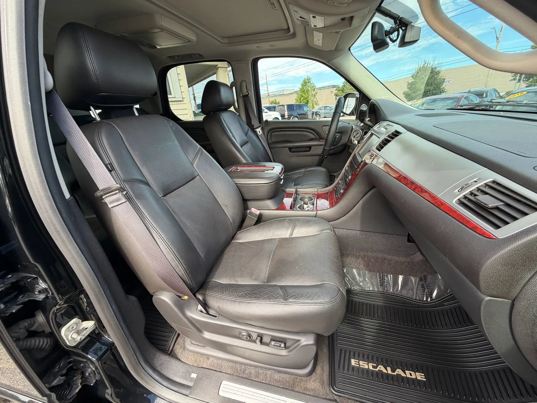 Used 2014 Cadillac Escalade Premium AWD/4WD image 30