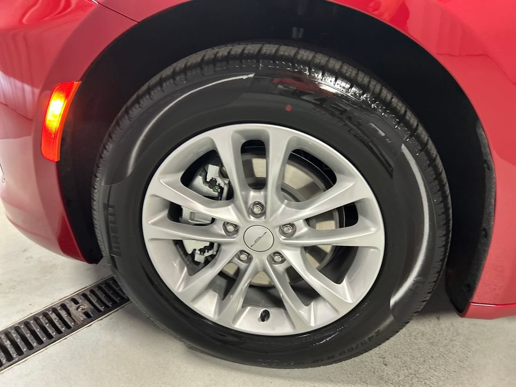 New 2027 Chrysler Pacifica Select FWD image 9