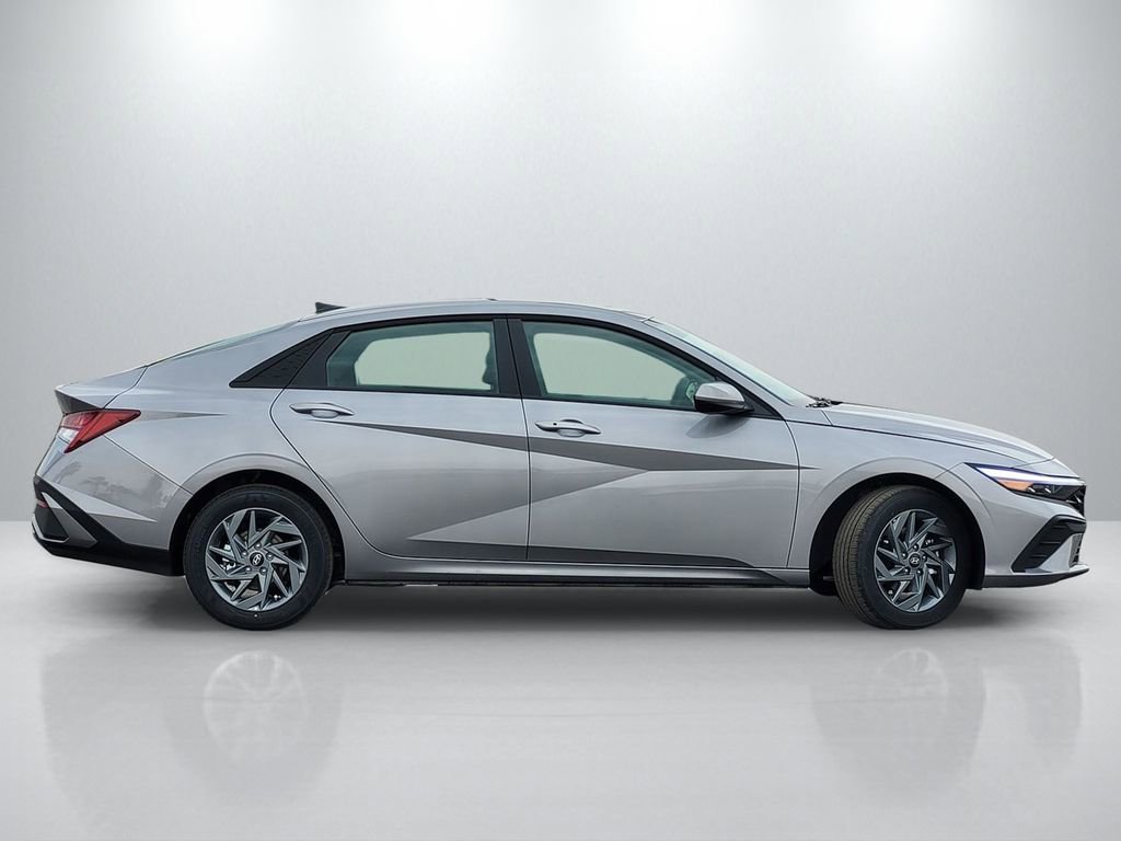 New 2026 Hyundai Elantra Blue FWD image 3