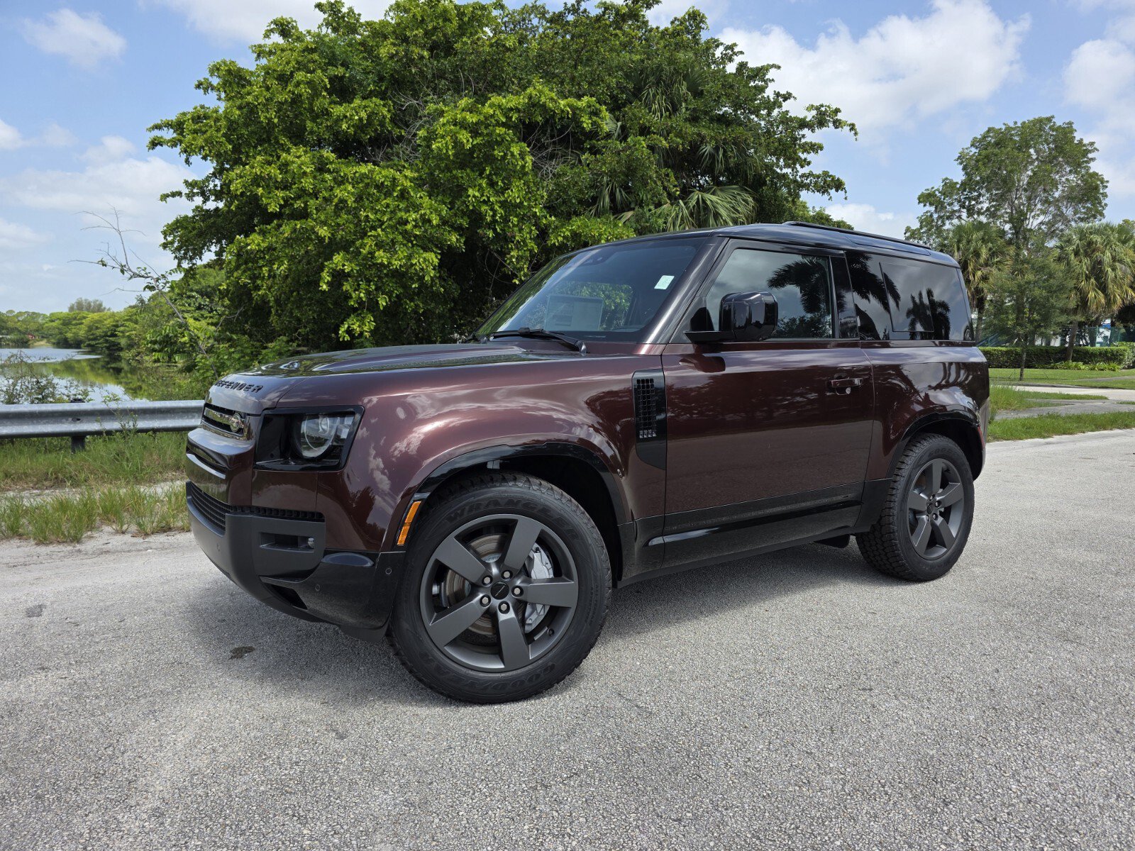 New 2026 Land Rover Defender 90 X-Dynamic SE AWD/4WD image 1