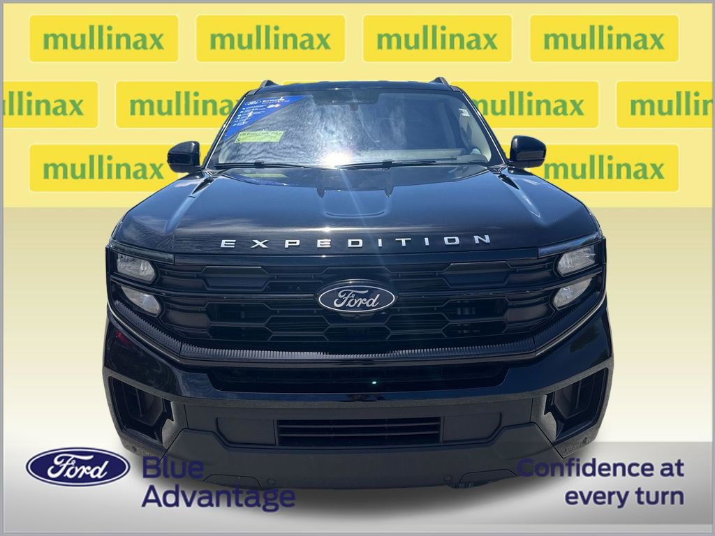 Used 2025 Ford Expedition Active RWD image 11