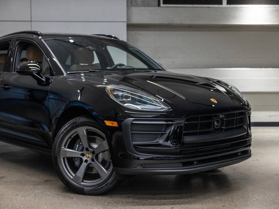 Certified 2026 Porsche Macan AWD/4WD image 13