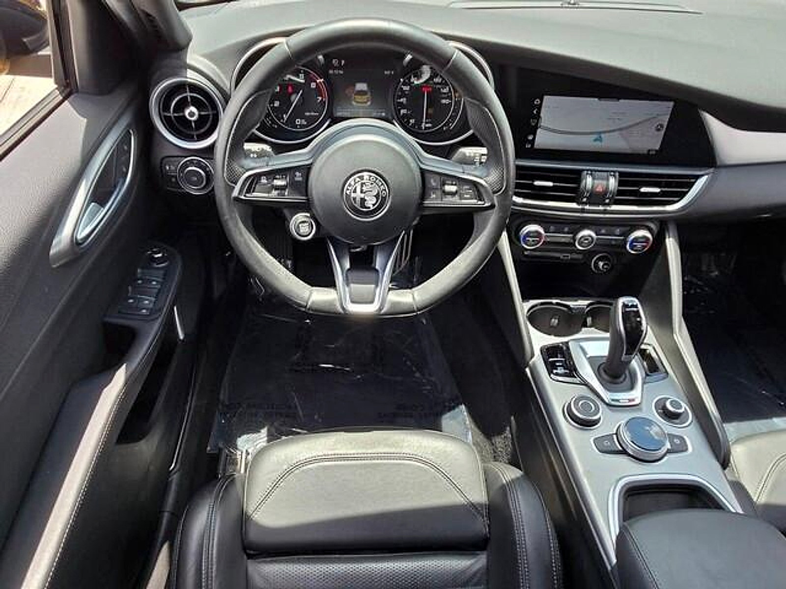 Used 2023 Alfa Romeo Giulia Veloce RWD image 12