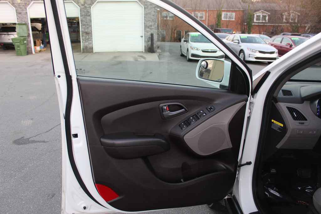 Used 2015 Hyundai Tucson GLS image 10