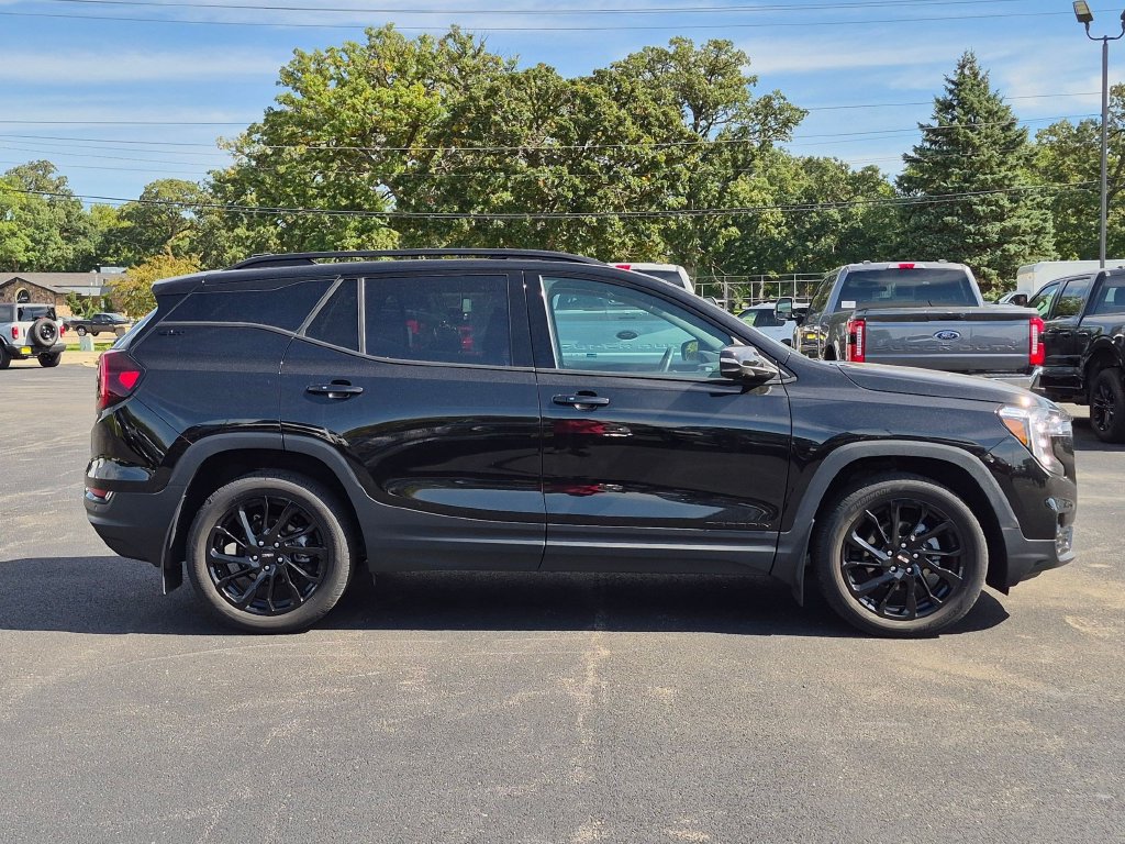Used 2024 GMC Terrain SLT w/ Infotainment Package II AWD/4WD image 8