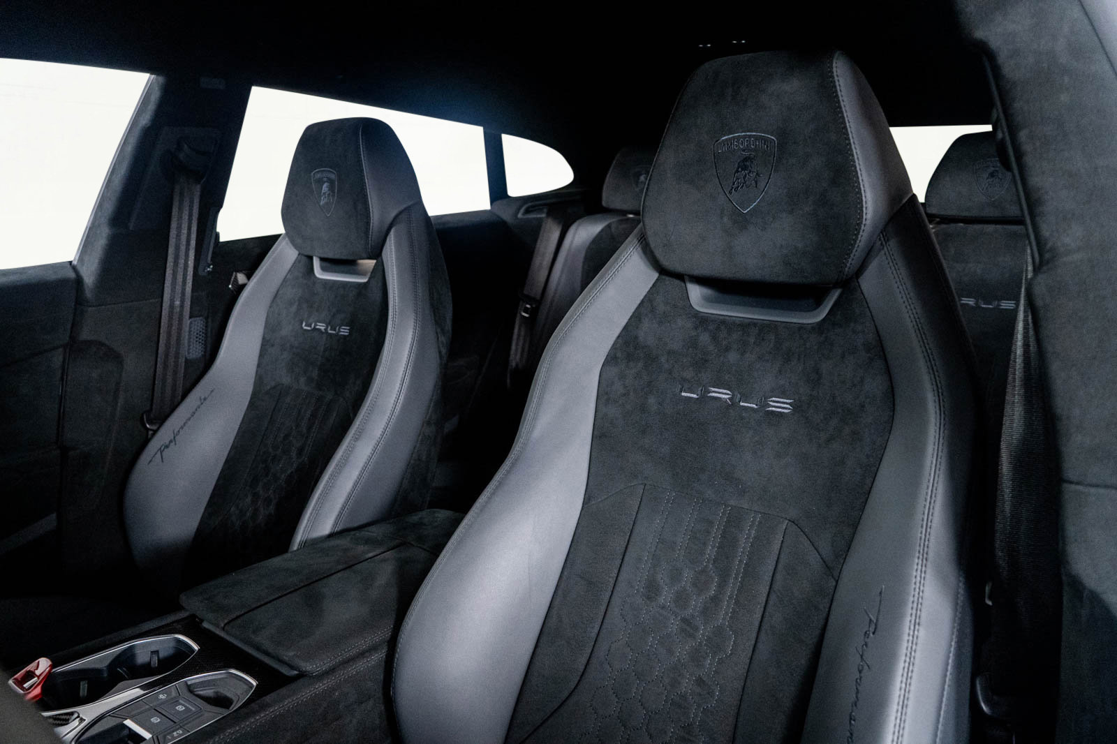 Used 2023 Lamborghini Urus Performante image 3