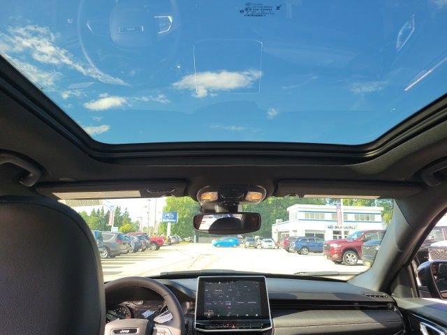 Used 2024 Jeep Compass Latitude w/ Sun and Sound Group image 23