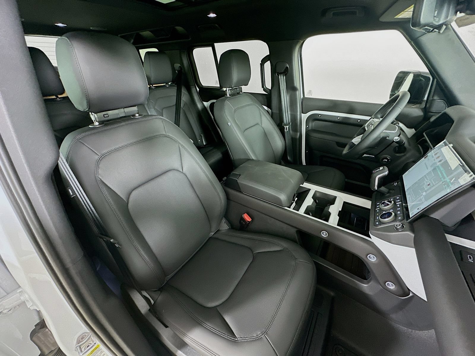 New 2026 Land Rover Defender 110 X-Dynamic SE AWD/4WD image 45