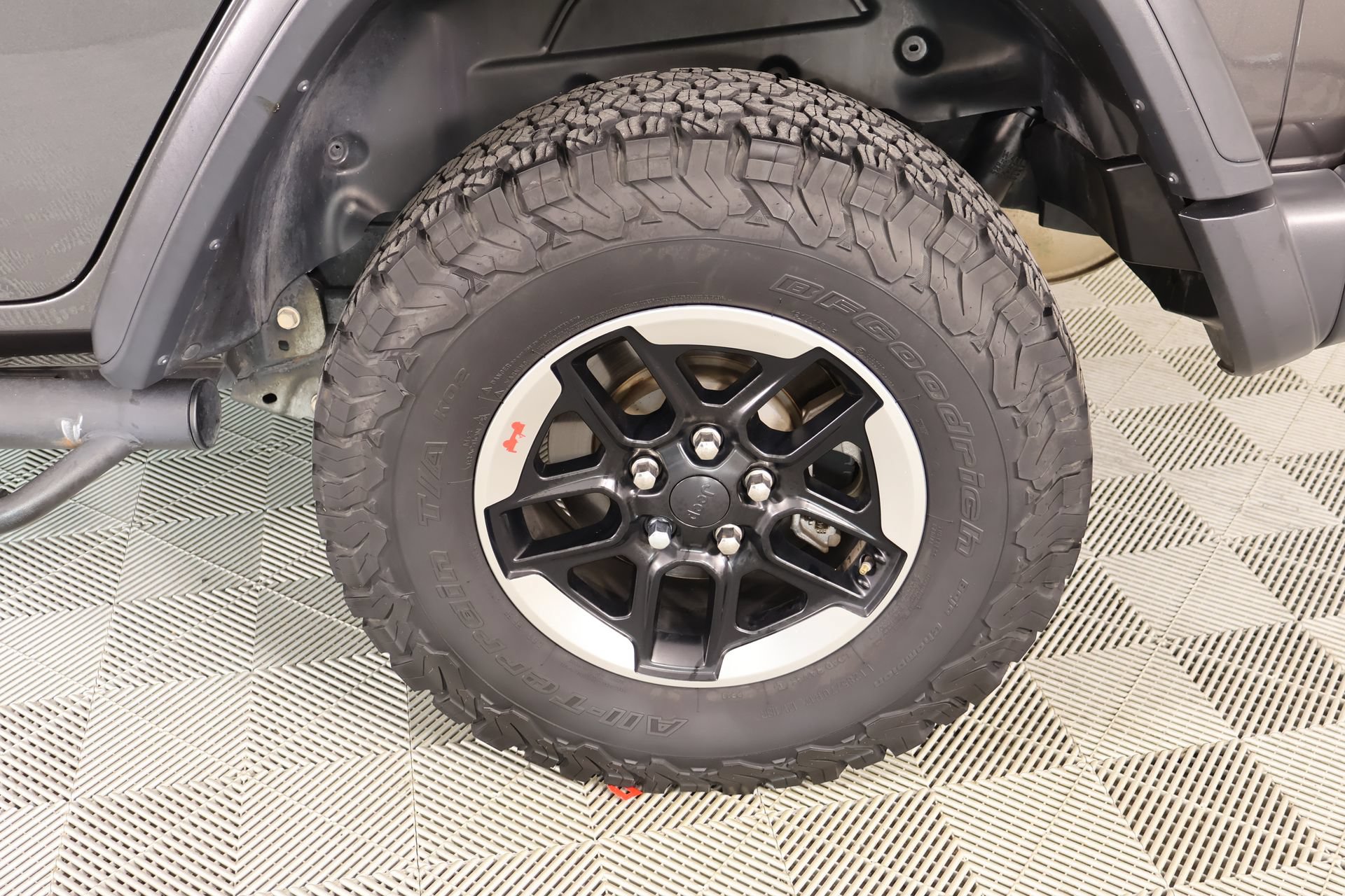 Used 2018 Jeep Wrangler Unlimited Rubicon w/ Dual Top Group AWD/4WD image 18