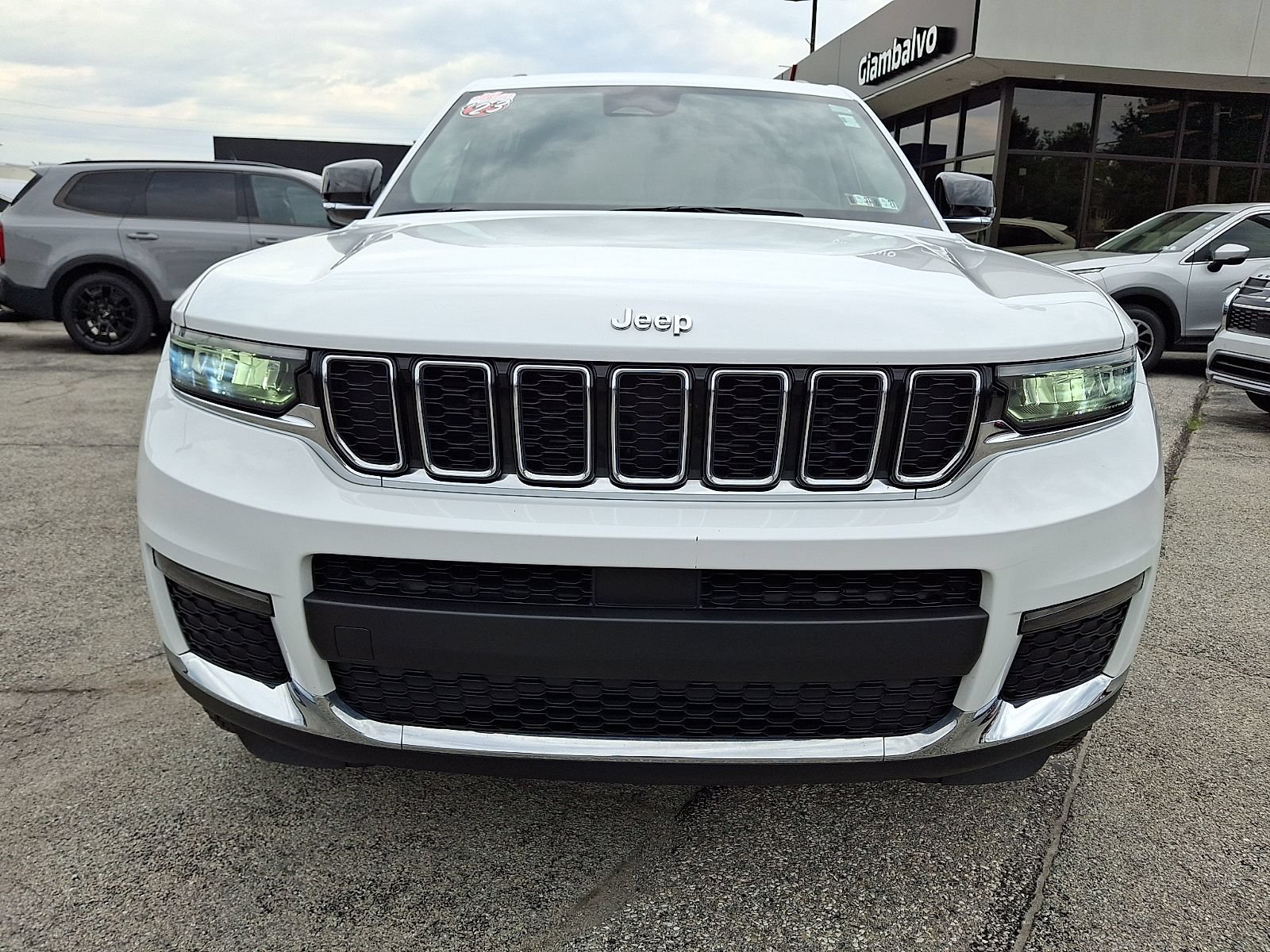 Used 2023 Jeep Grand Cherokee L Limited w/ Trailer Tow Group (B) AWD/4WD video 2