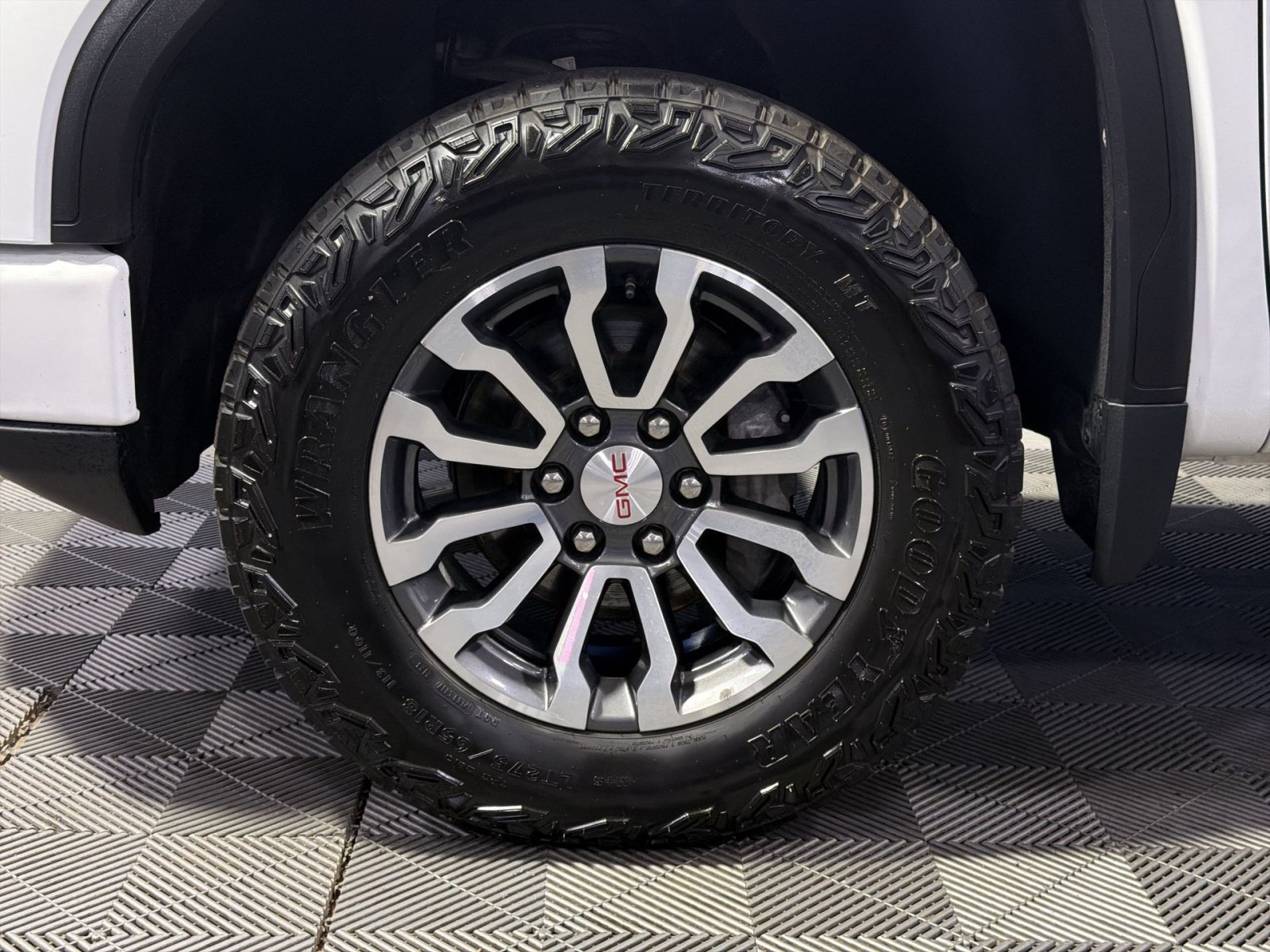 Used 2023 GMC Sierra 1500 AT4 w/ AT4 Premium Package AWD/4WD image 16