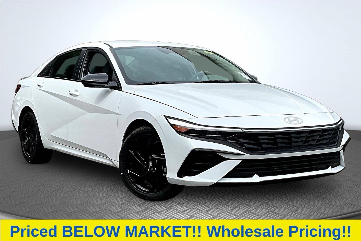 Used 2026 Hyundai Elantra Sport FWD image 2