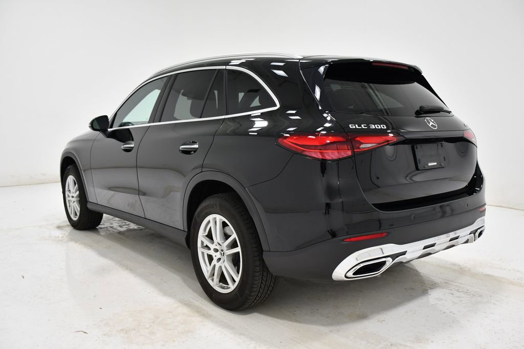 Used 2023 Mercedes-Benz GLC 300 4MATIC image 3