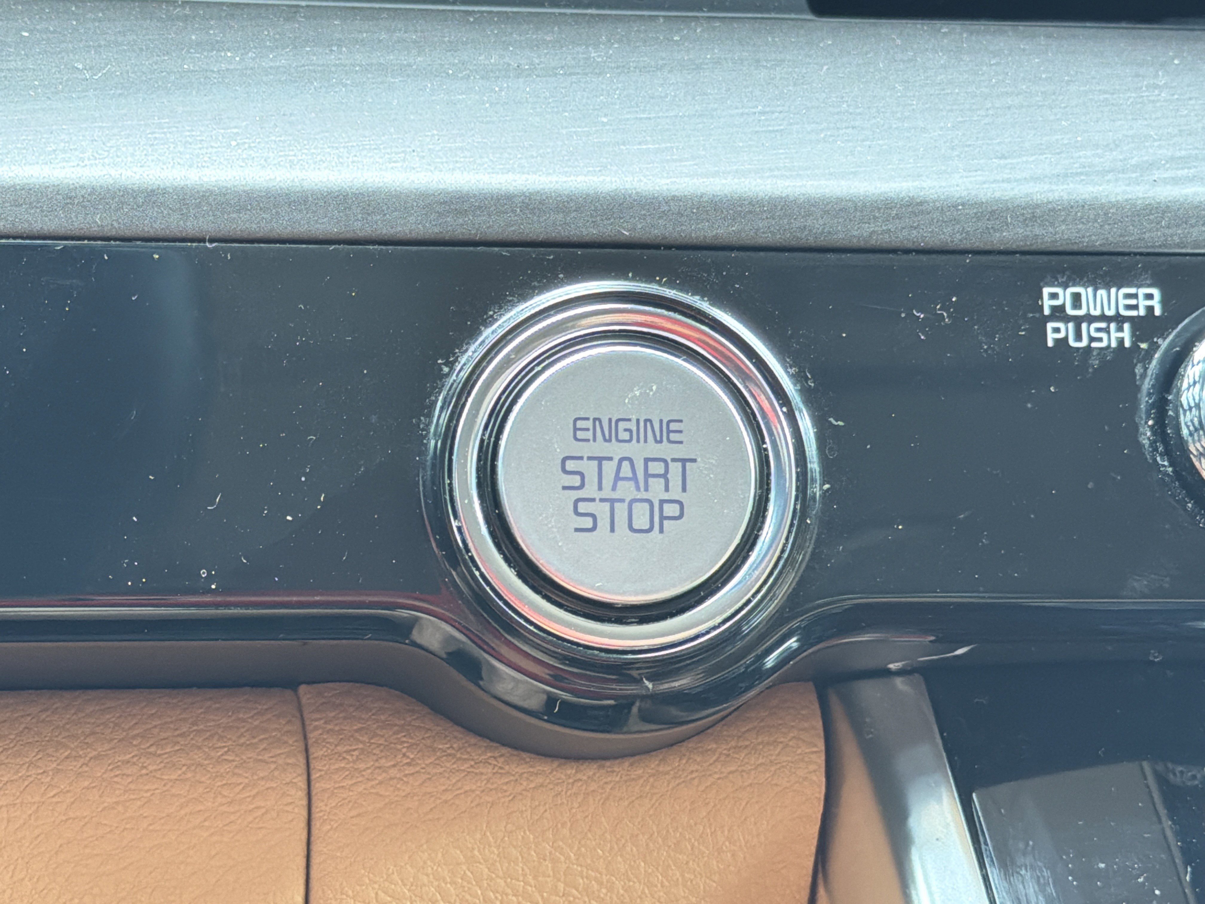 Used 2024 Kia Carnival EX FWD image 8