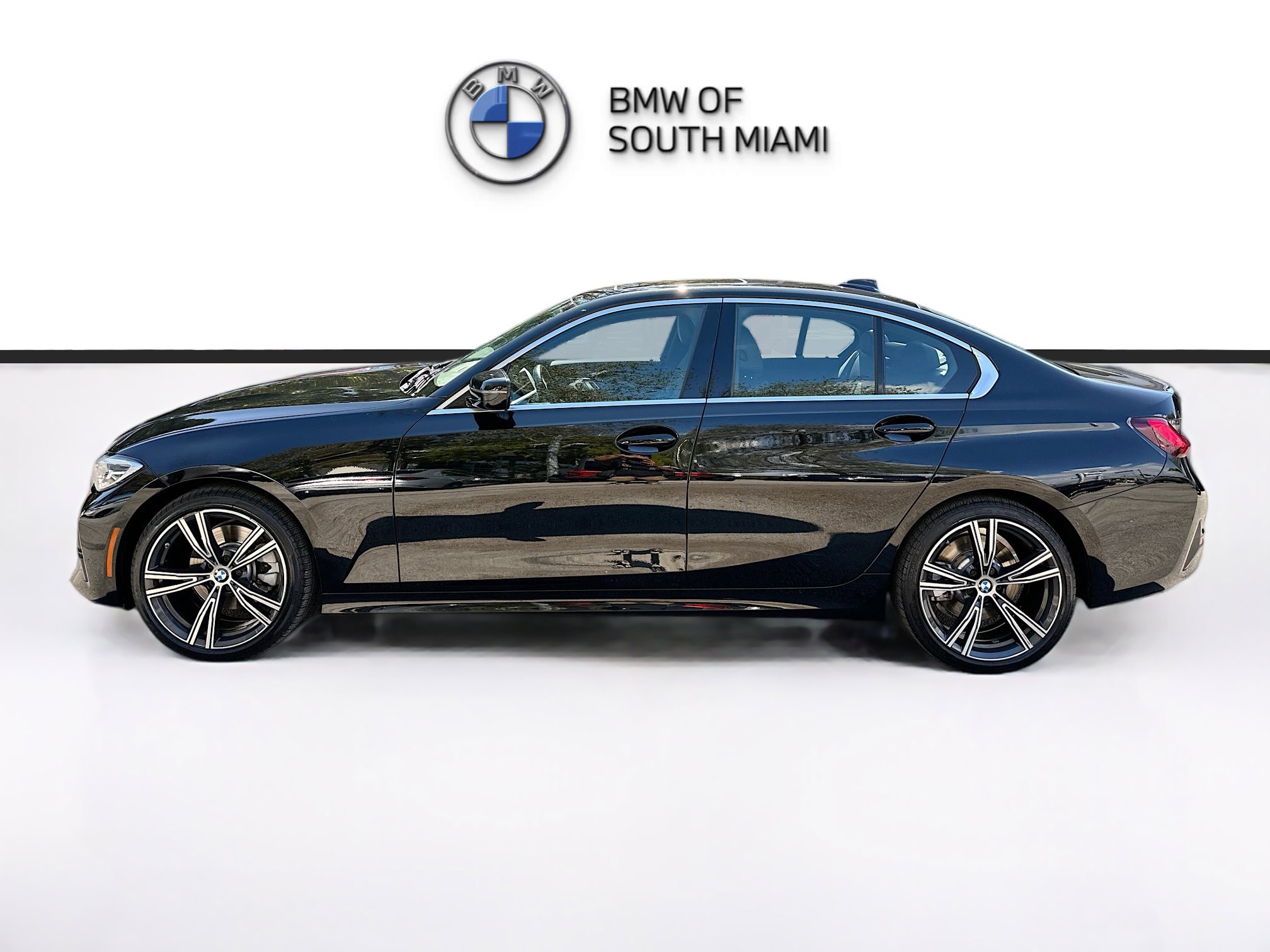 Used 2022 BMW 330i Sedan w/ Driving Assistance Package image 4