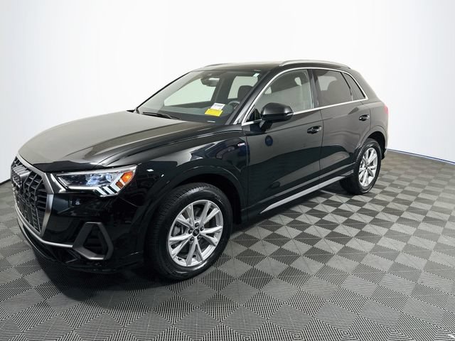 Used 2025 Audi Q3 2.0T Premium w/ Convenience Package AWD/4WD image 4
