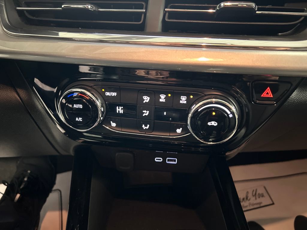 Used 2025 Chevrolet Trax LT w/ LT Convenience Package FWD image 19