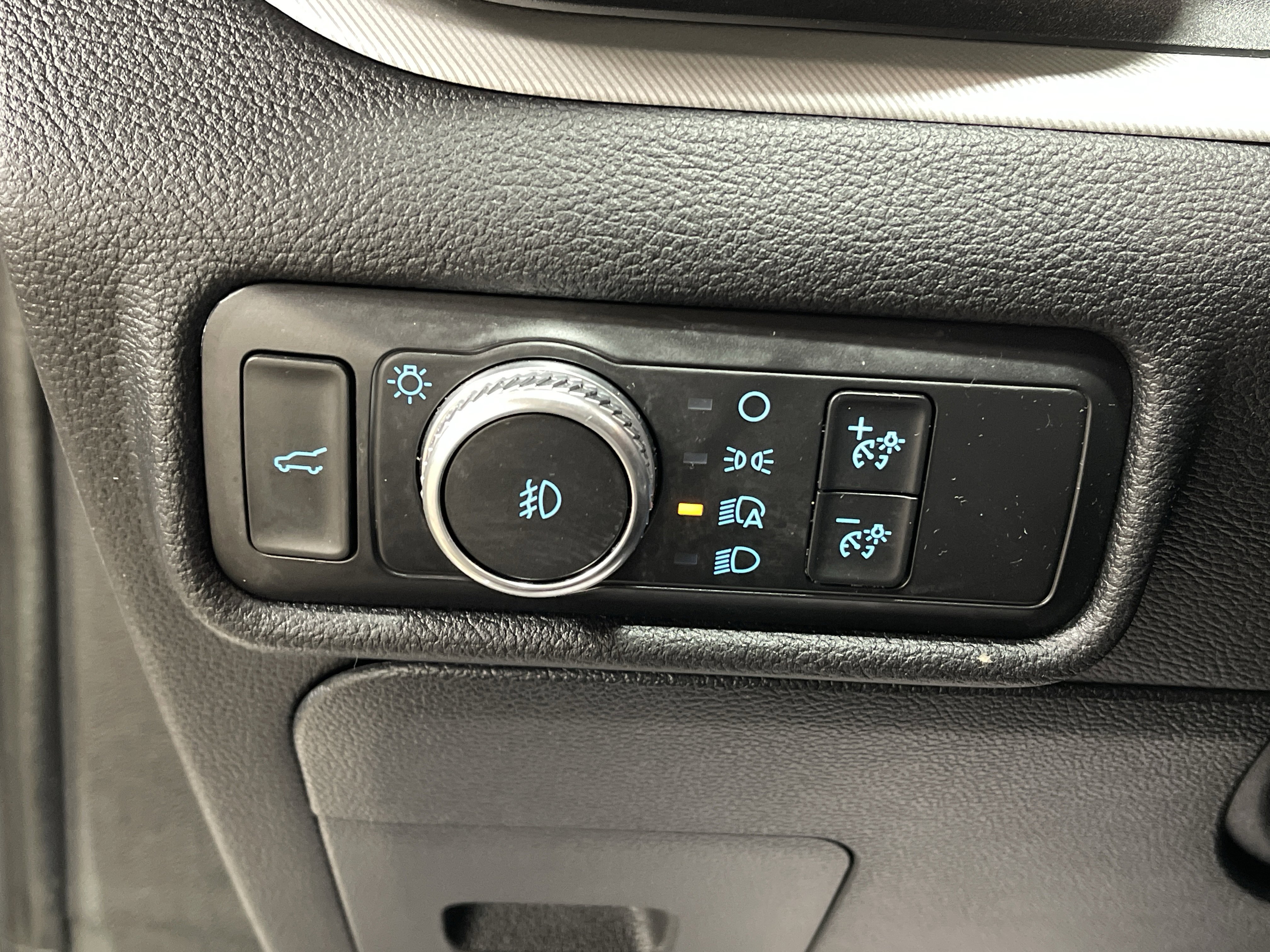 Used 2020 Ford Explorer XLT w/ Equipment Group 202A image 23