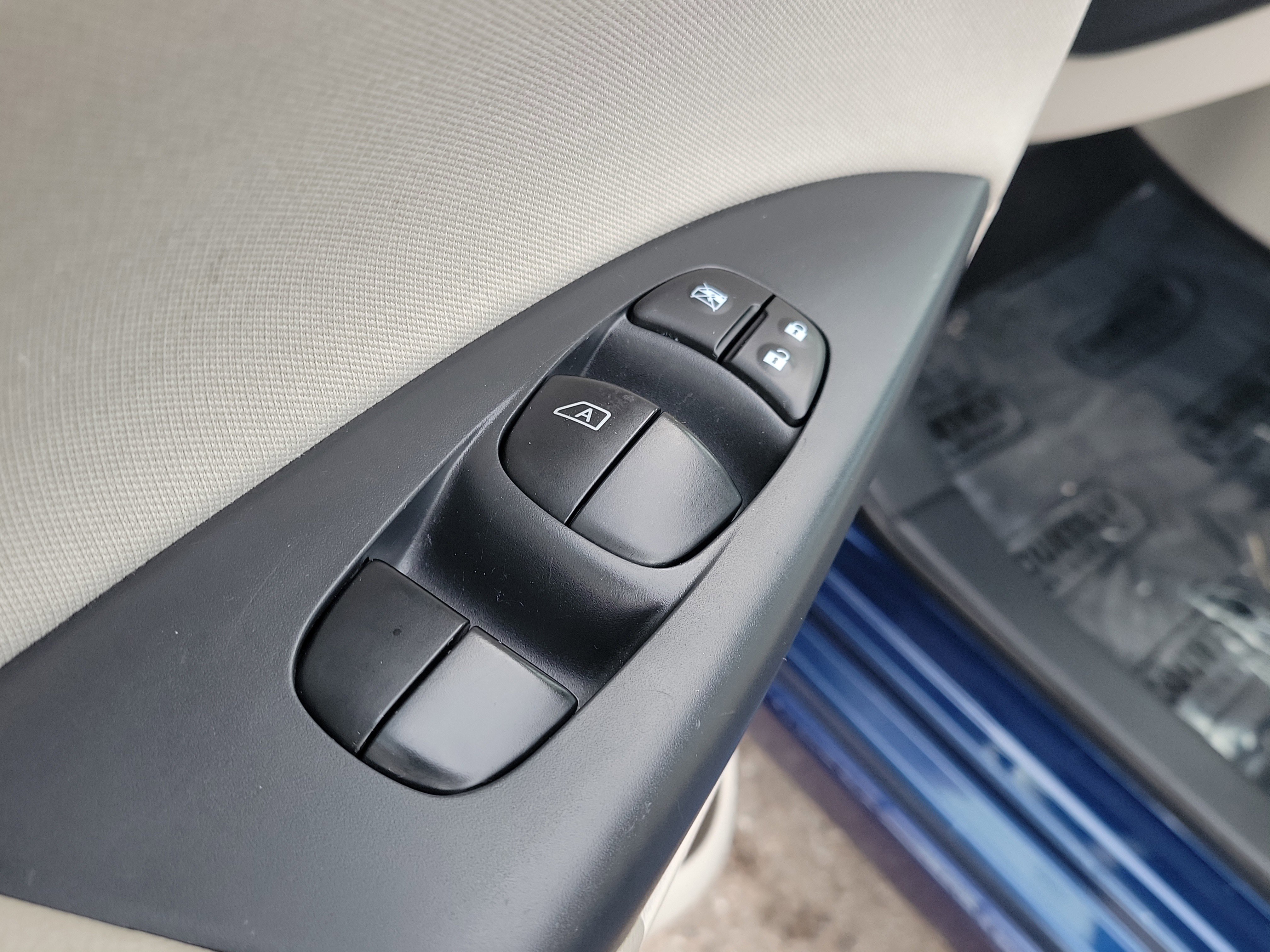 Used 2016 Nissan Sentra S image 18