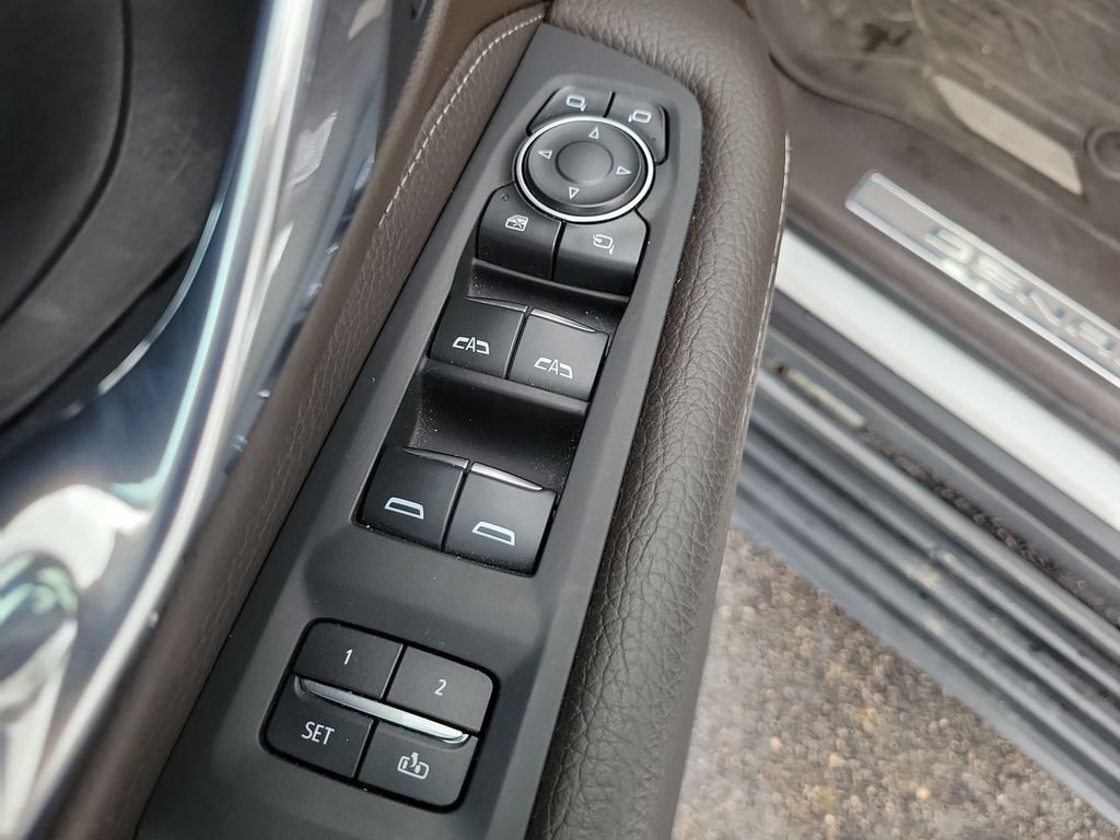 Certified 2021 GMC Yukon Denali w/ Denali Premium Package AWD/4WD image 24