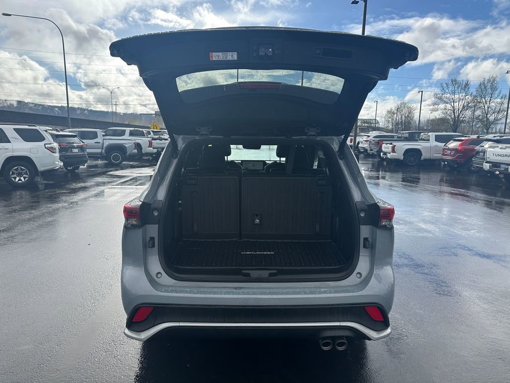 Certified 2025 Toyota Highlander XSE AWD/4WD image 12