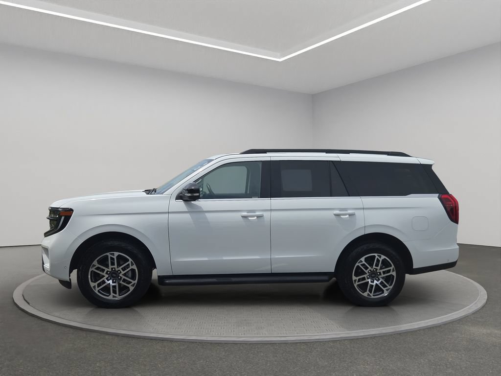 Used 2025 Ford Expedition Active AWD/4WD image 2
