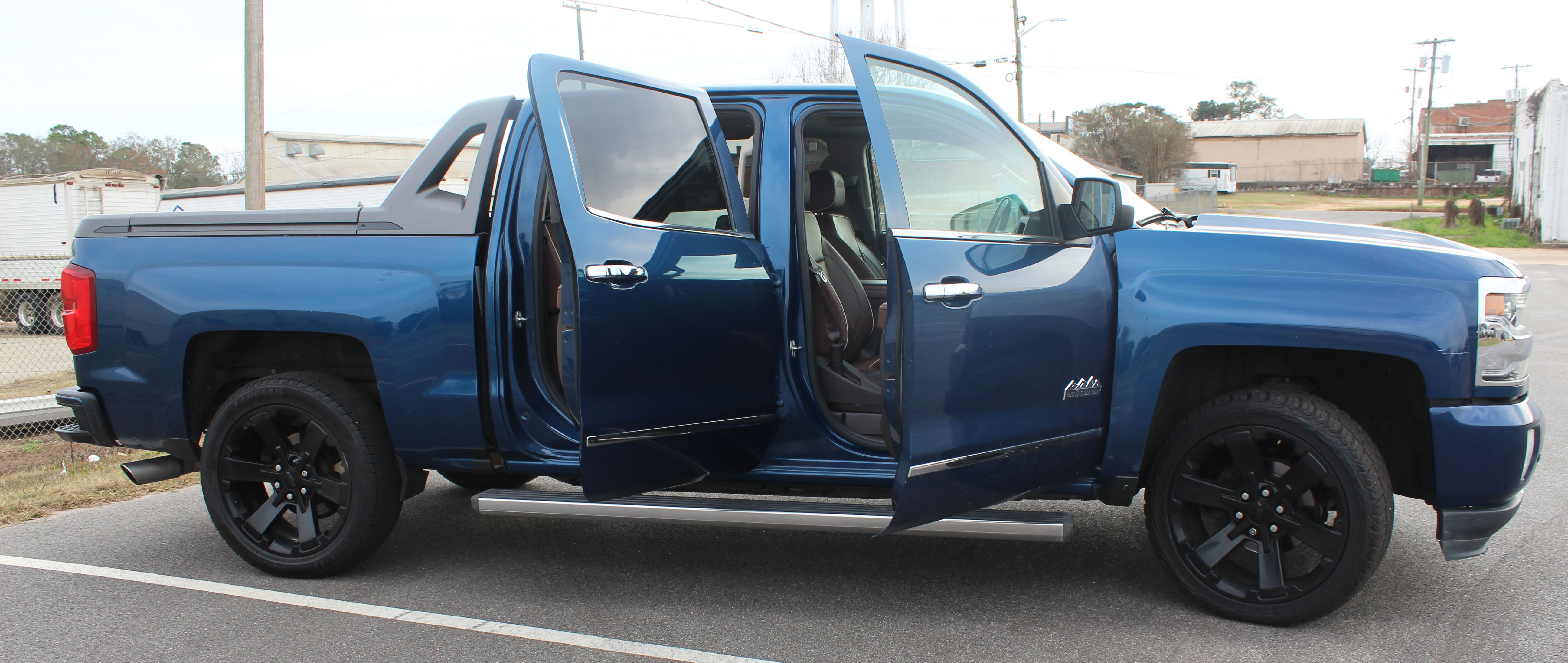 Used 2017 Chevrolet Silverado 1500 High Country w/ High Desert Package image 8