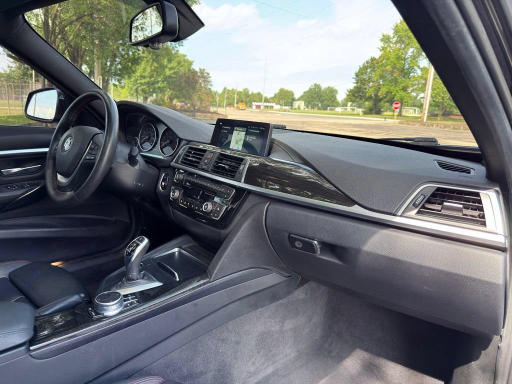 Used 2018 BMW 330i xDrive Sedan AWD/4WD image 33
