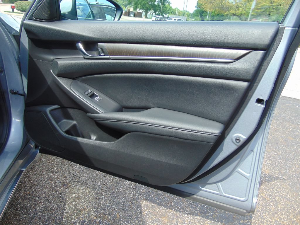 Used 2020 Honda Accord EX image 25