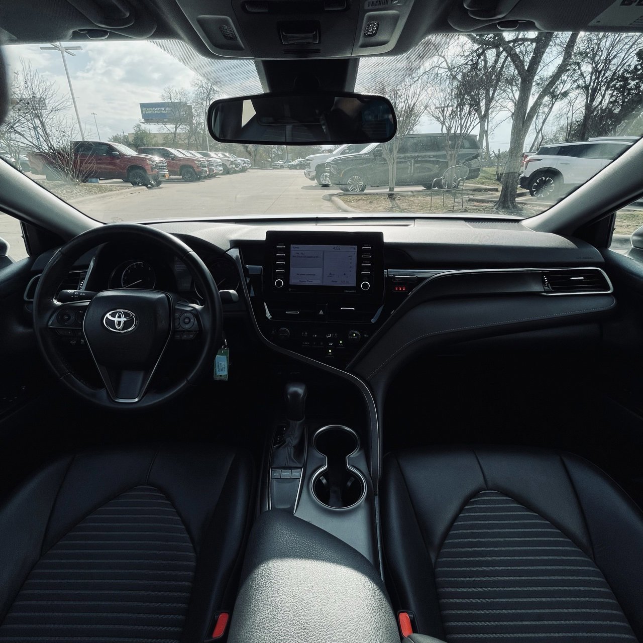 Used 2024 Toyota Camry SE image 10