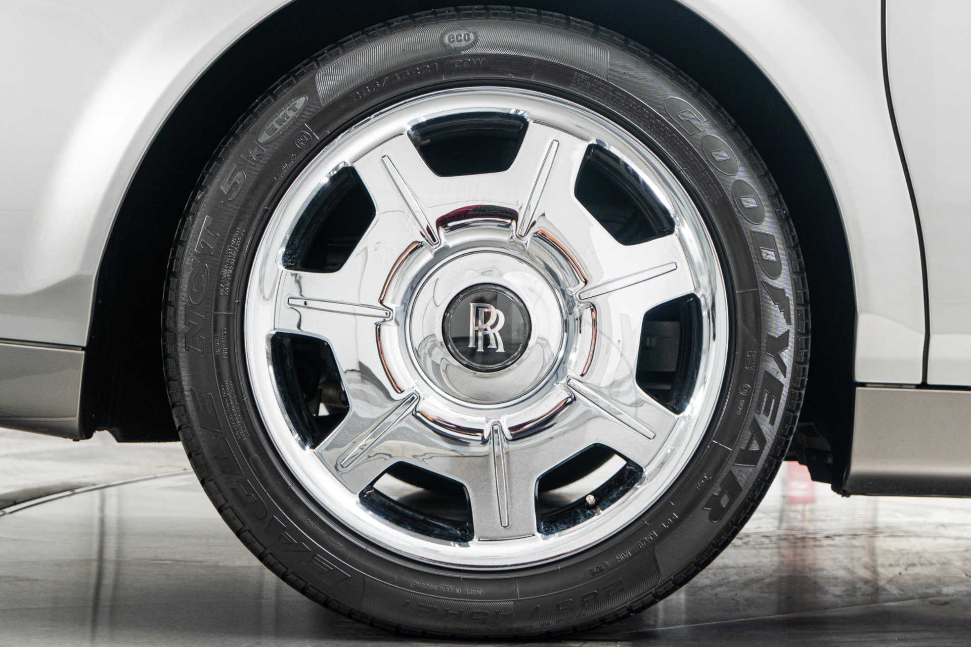 Used 2007 Rolls-Royce Phantom Sedan RWD image 47