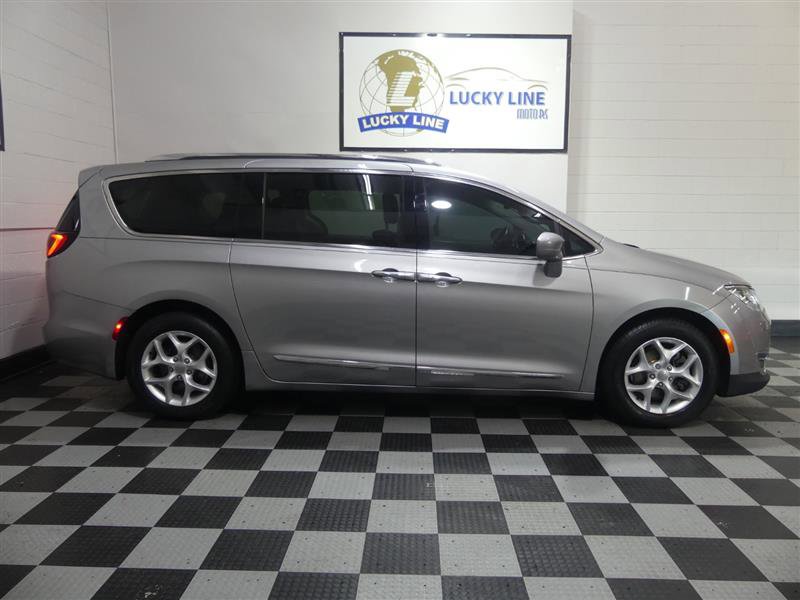 Used 2017 Chrysler Pacifica Touring-L Plus image 6