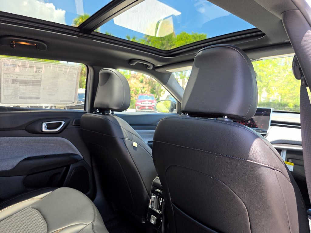 New 2026 Jeep Compass Latitude AWD/4WD image 17