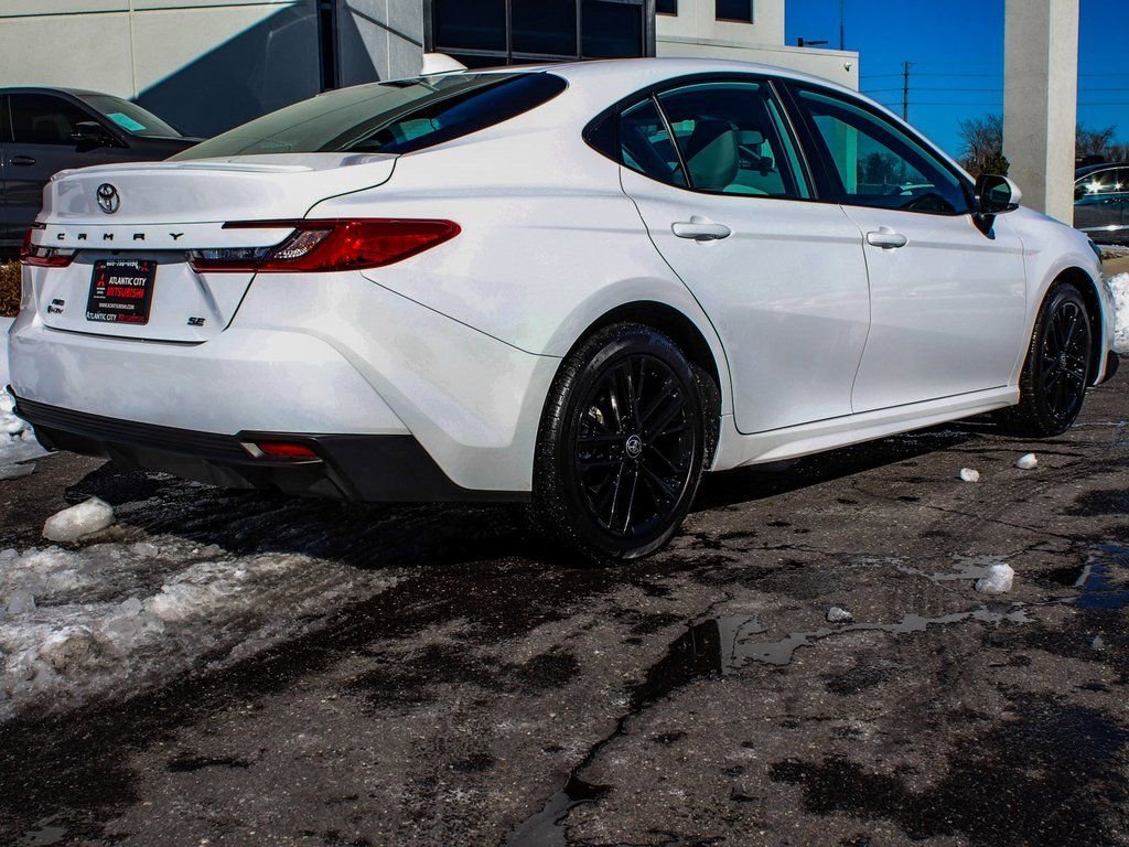 Used 2025 Toyota Camry SE image 6
