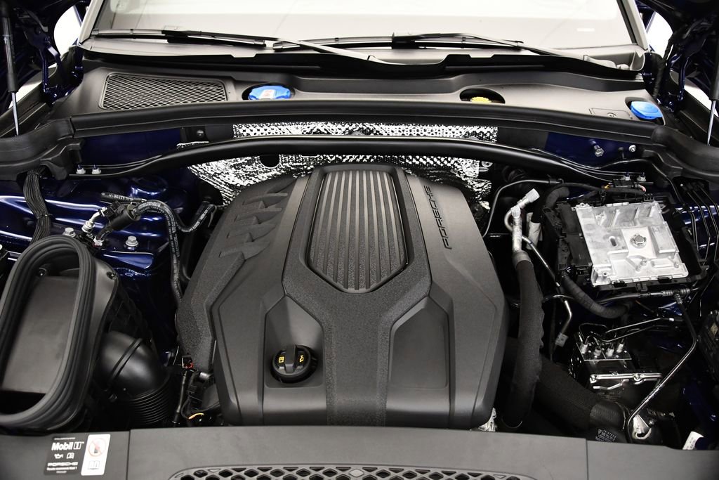 Certified 2025 Porsche Macan image 10