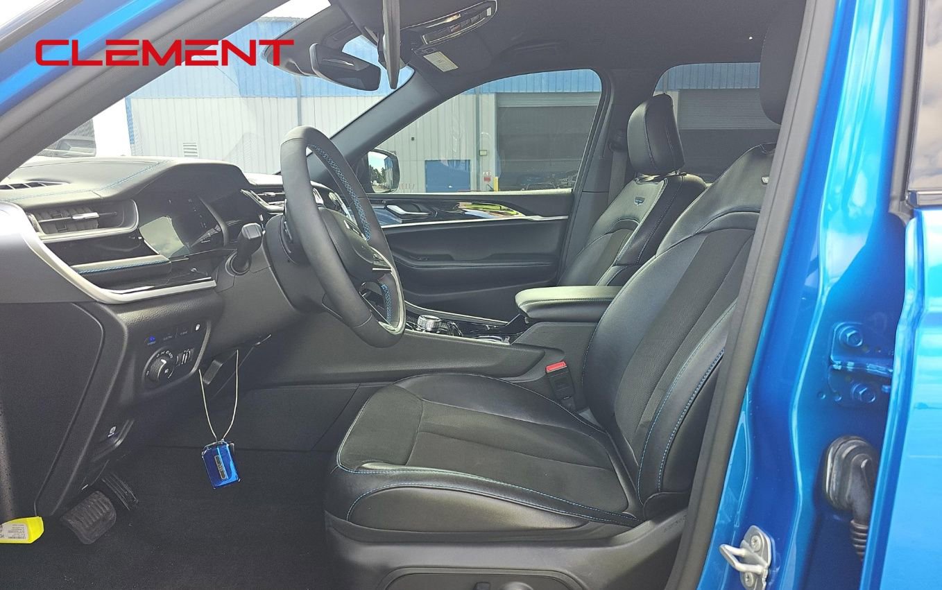 Used 2022 Jeep Grand Cherokee Trailhawk w/ Advanced Protech Group II AWD/4WD image 11