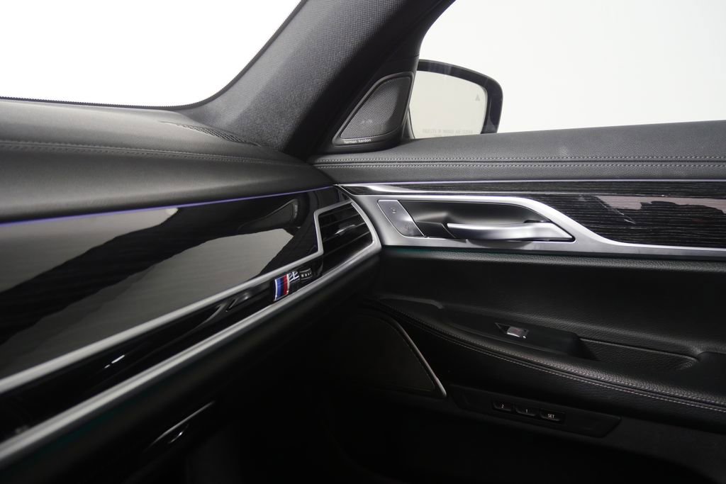 Used 2019 BMW 740i w/ M Sport Package image 26