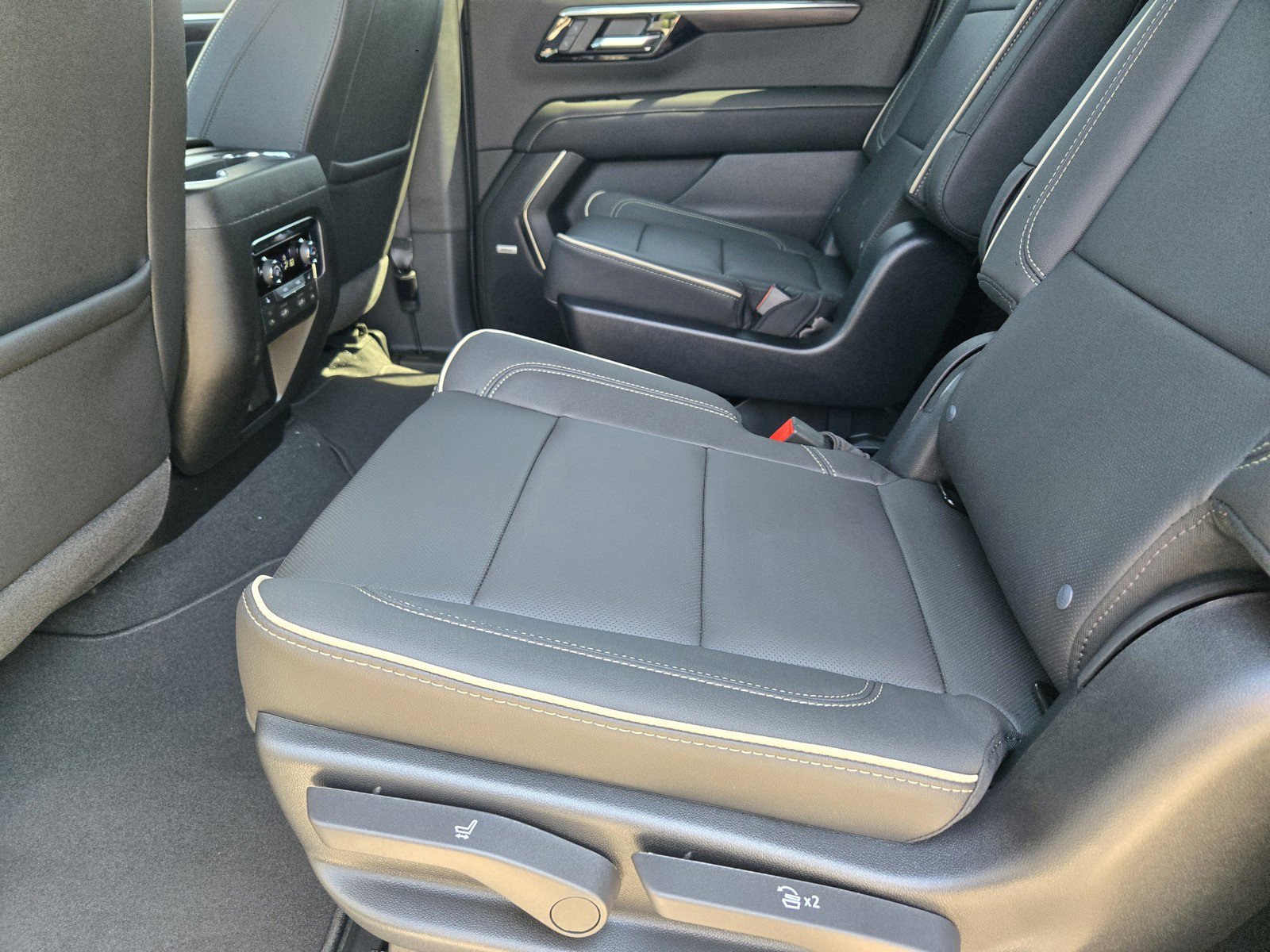 New 2026 Chevrolet Suburban Premier image 20