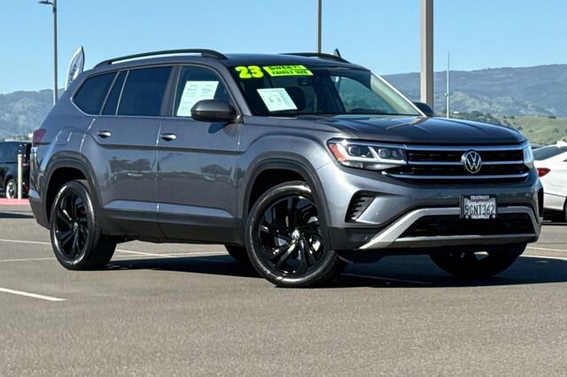 Certified 2023 Volkswagen Atlas SE w/ Panoramic Sunroof Package image 2