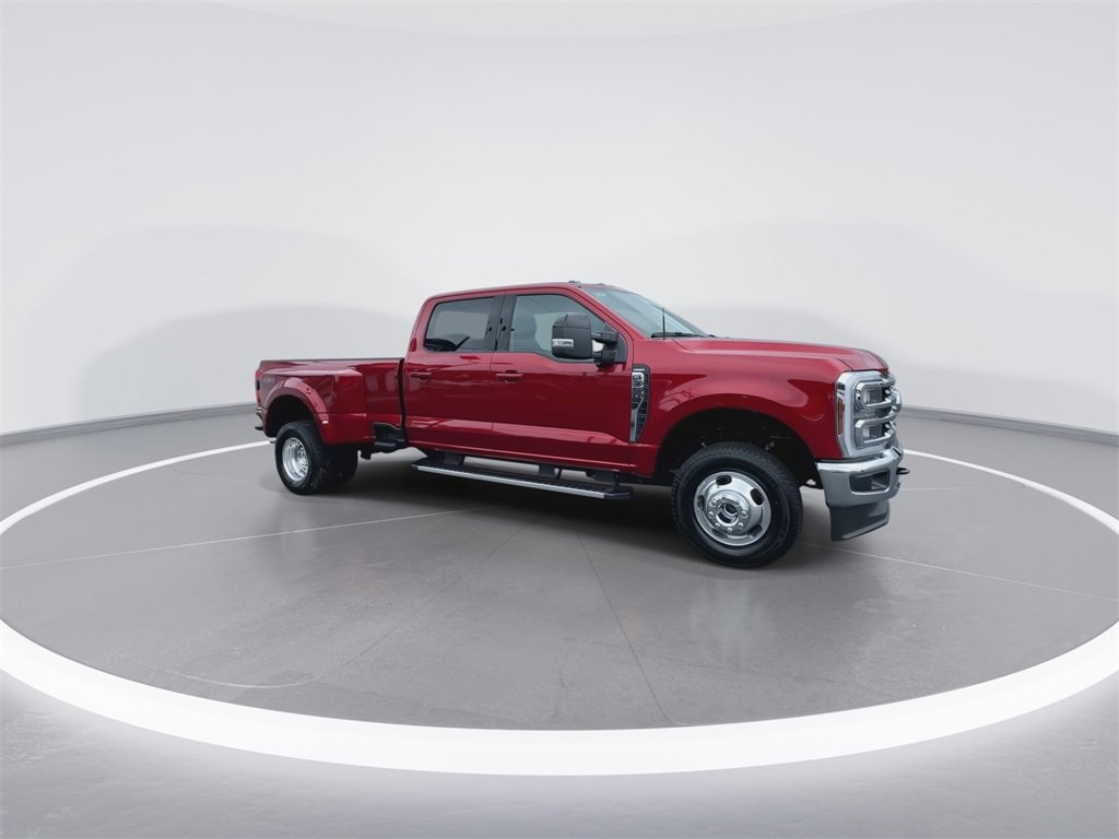 New 2026 Ford F350 4x4 Crew Cab DRW Super Duty image 2