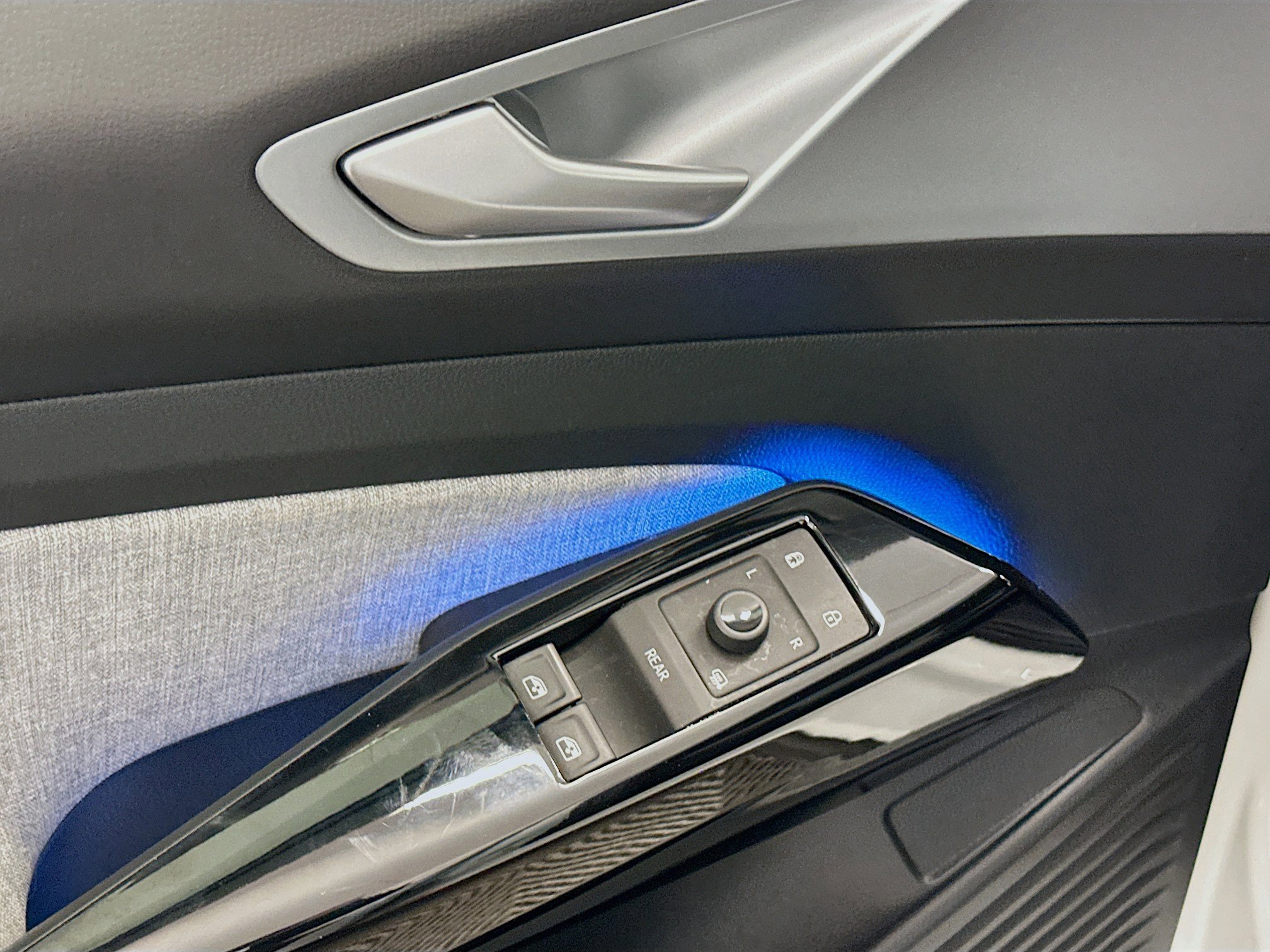 Used 2023 Volkswagen ID.4 Pro image 15