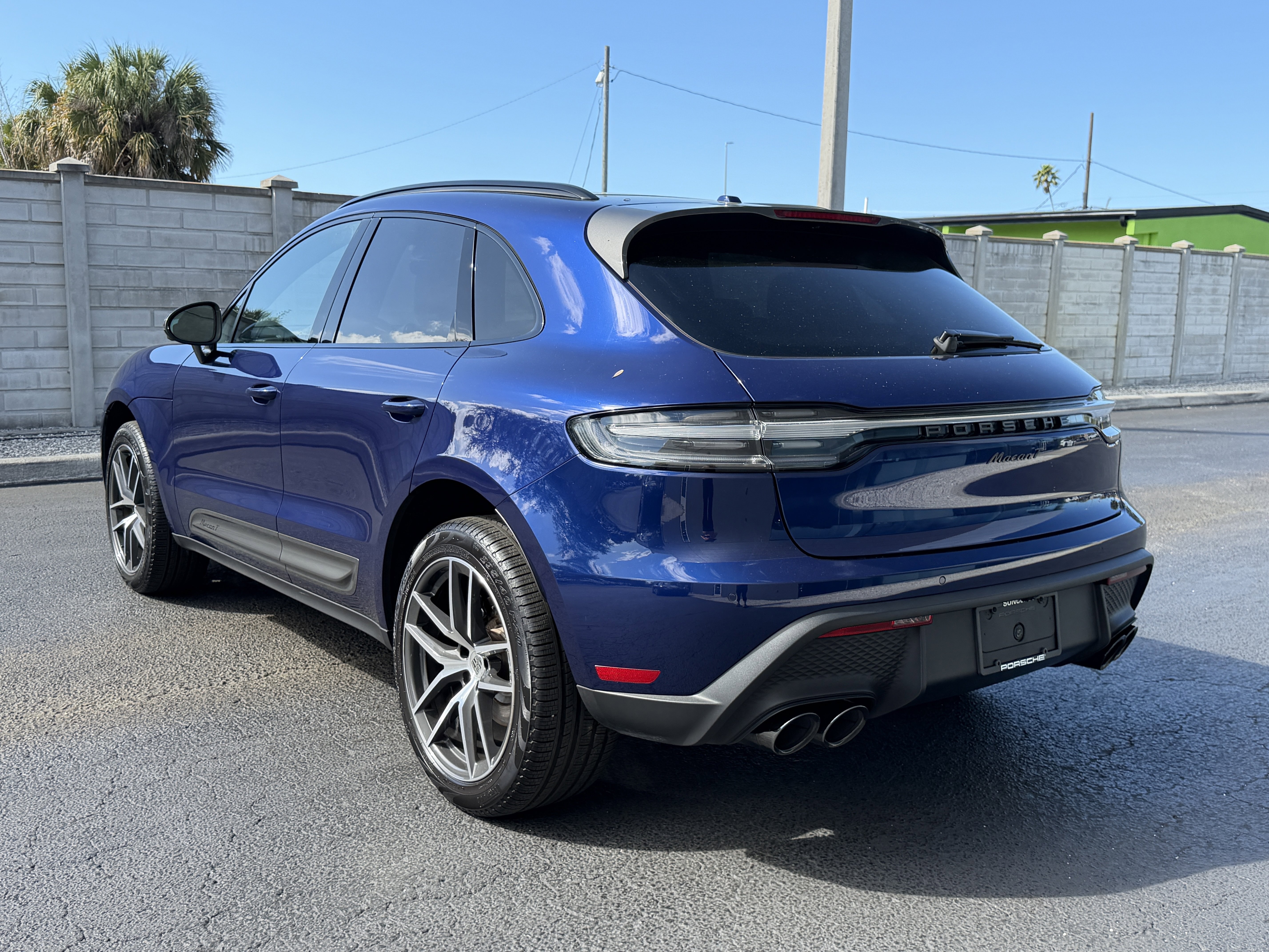Certified 2025 Porsche Macan Turbo image 3