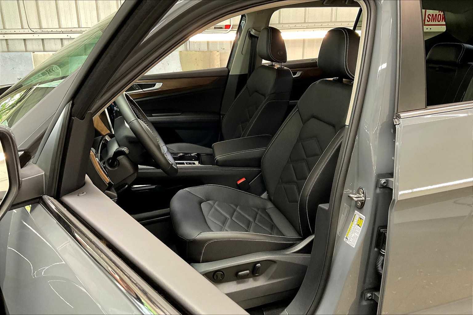 New 2025 Volkswagen Atlas SE image 11