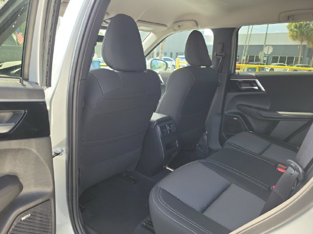 Used 2026 Mitsubishi Outlander ES FWD image 11