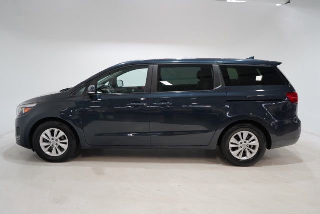 Used 2017 Kia Sedona LX image 4