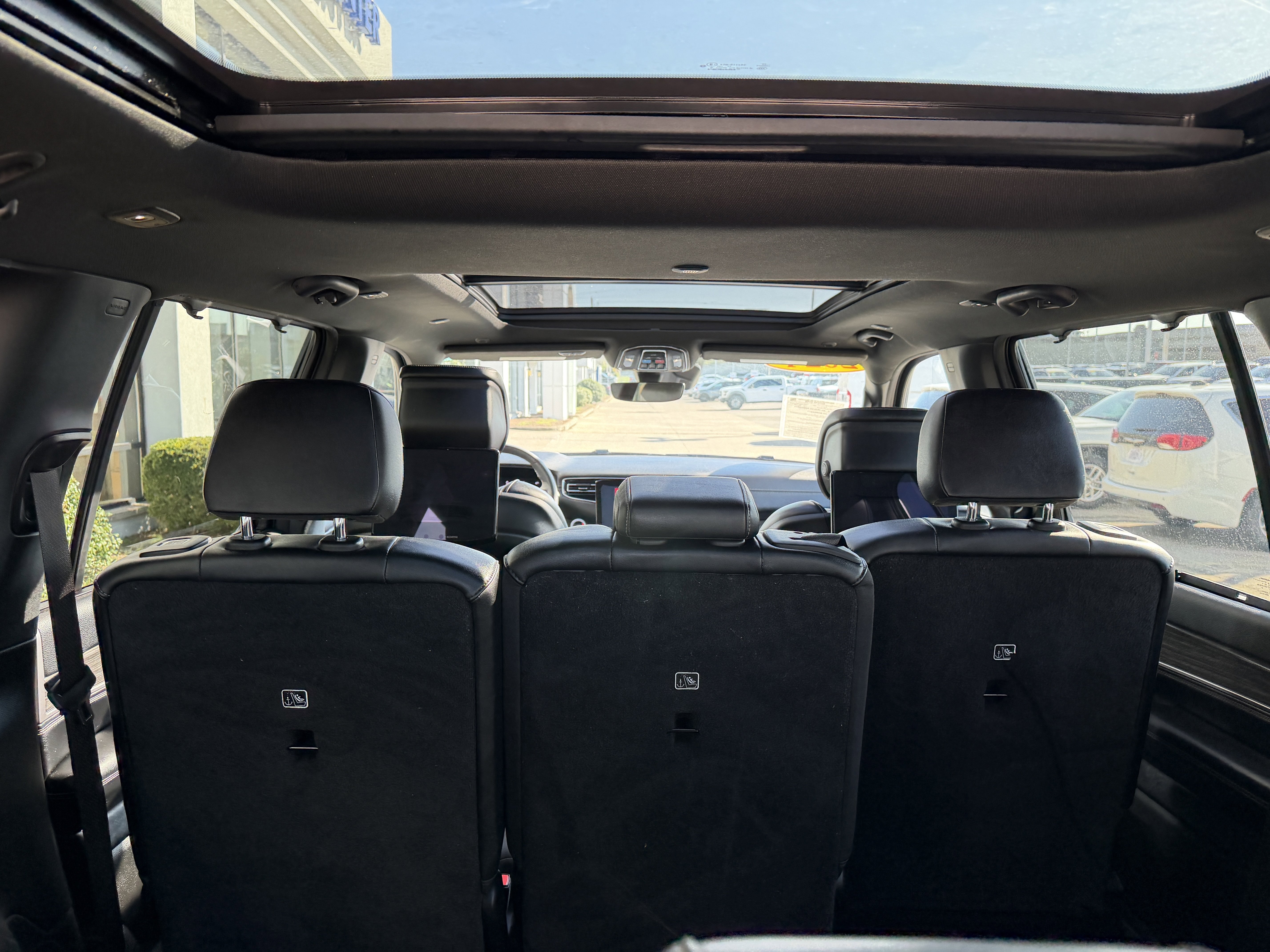 Used 2024 Jeep Wagoneer L Series III w/ Premium Group I image 13