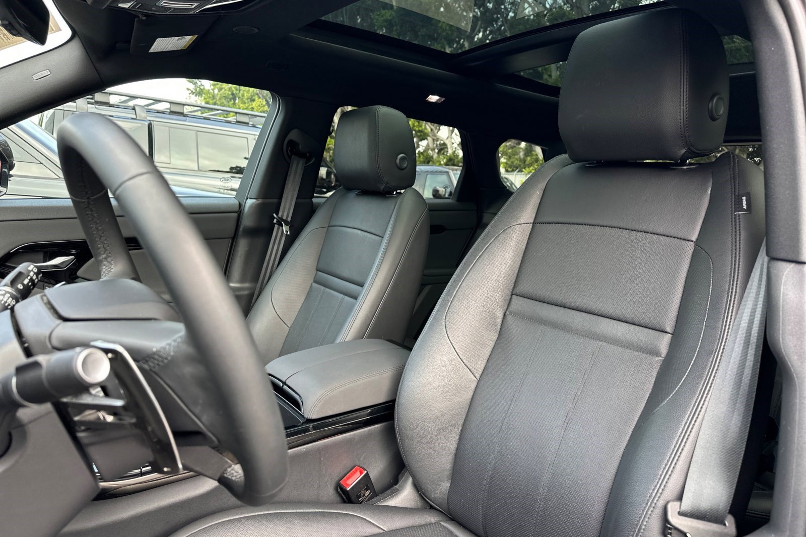 Used 2024 Land Rover Range Rover Evoque Dynamic SE image 6