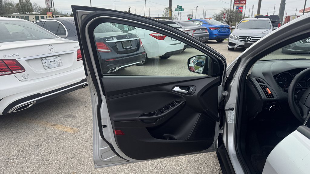 Used 2015 Ford Focus SE FWD image 13
