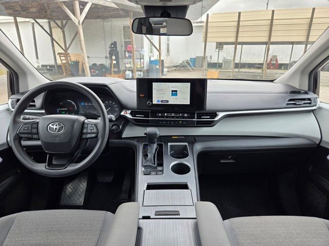 Used 2025 Toyota Sienna LE image 24