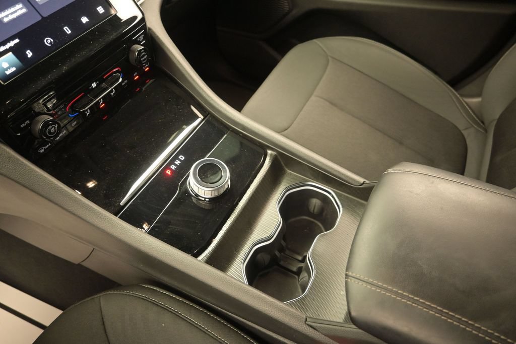 Used 2024 Jeep Grand Cherokee L Laredo RWD image 15